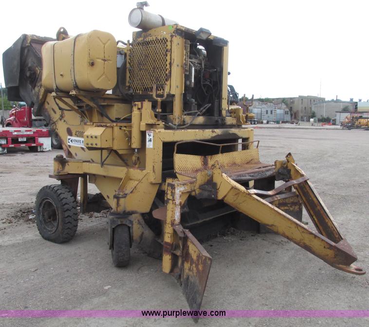 image for item G9993 1988 Lincoln 660H windrow elevator