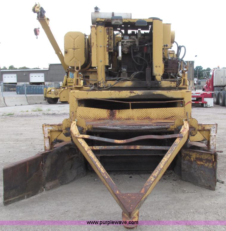 image for item G9993 1988 Lincoln 660H windrow elevator