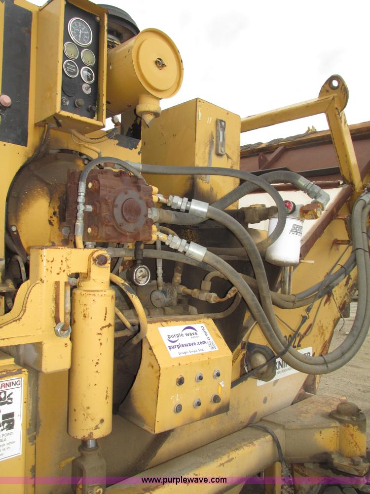 image for item G9993 1988 Lincoln 660H windrow elevator