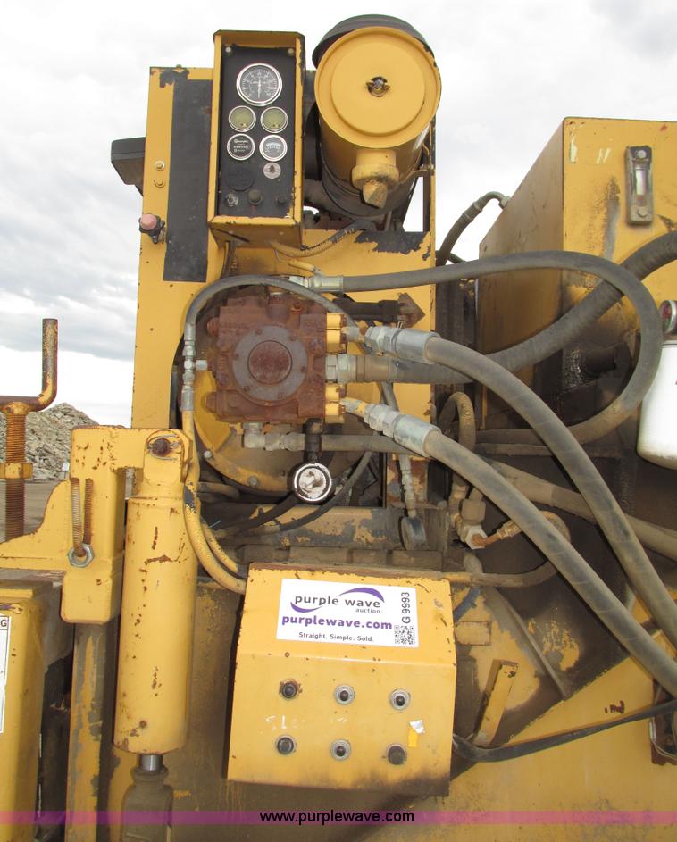 image for item G9993 1988 Lincoln 660H windrow elevator