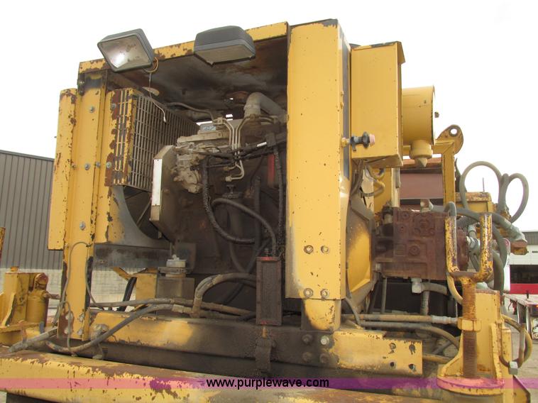 image for item G9993 1988 Lincoln 660H windrow elevator