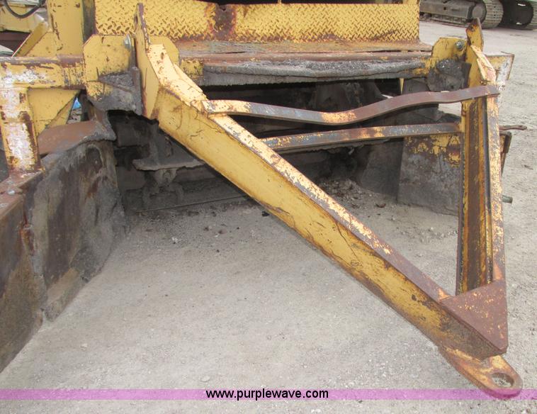 image for item G9993 1988 Lincoln 660H windrow elevator