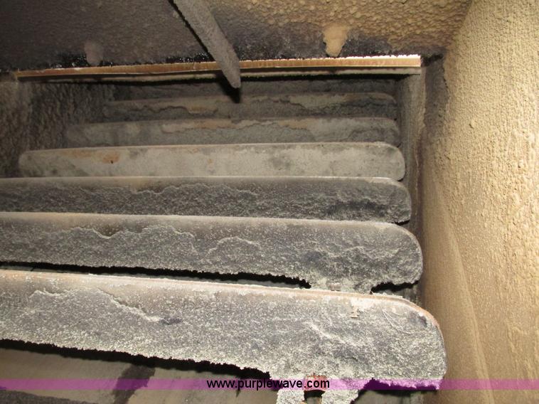 image for item G9993 1988 Lincoln 660H windrow elevator