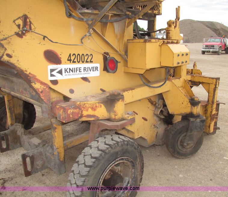 image for item G9993 1988 Lincoln 660H windrow elevator