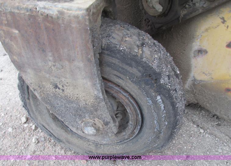 image for item G9993 1988 Lincoln 660H windrow elevator