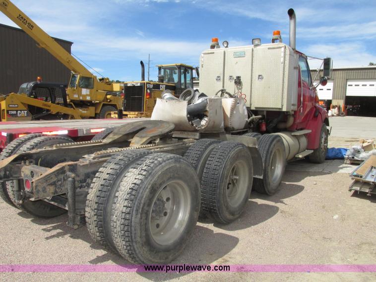 image for item G9998 2001 Sterling L9500 semi truck