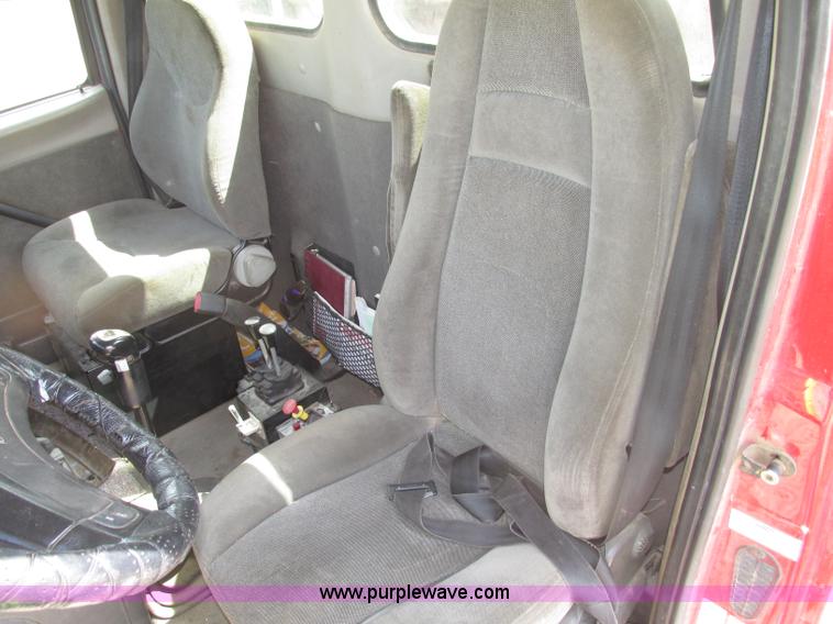 image for item G9998 2001 Sterling L9500 semi truck