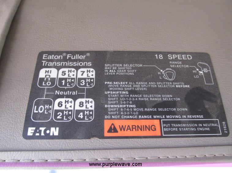 image for item G9998 2001 Sterling L9500 semi truck