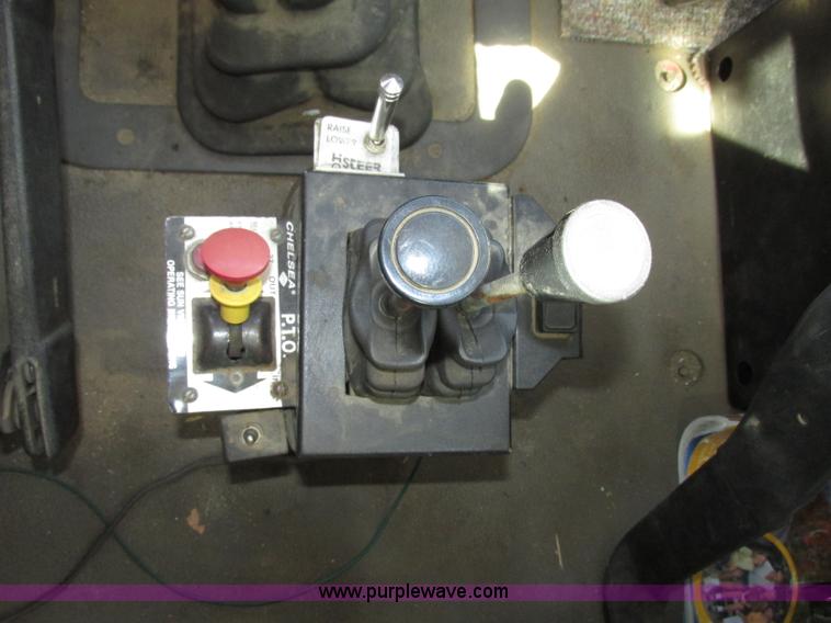 image for item G9998 2001 Sterling L9500 semi truck