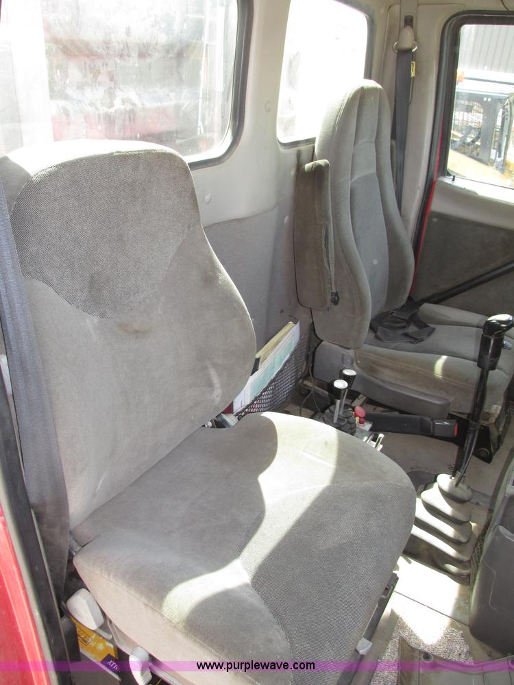 image for item G9998 2001 Sterling L9500 semi truck