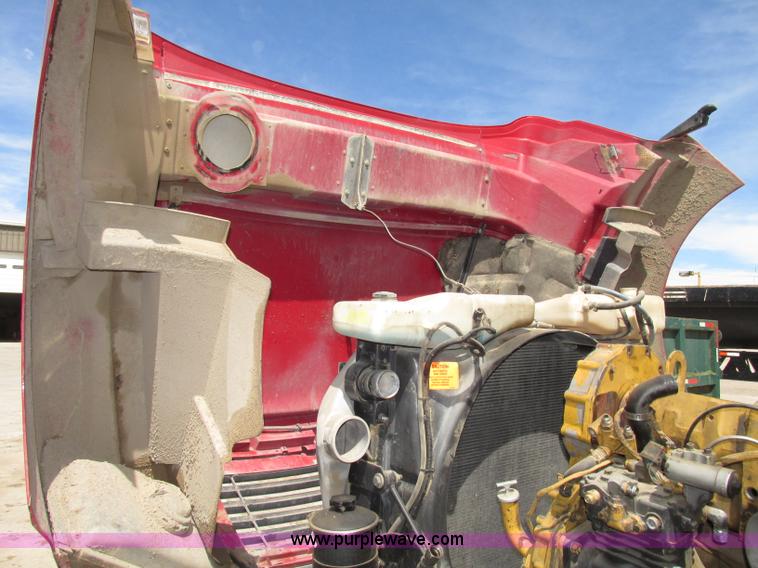 image for item G9998 2001 Sterling L9500 semi truck