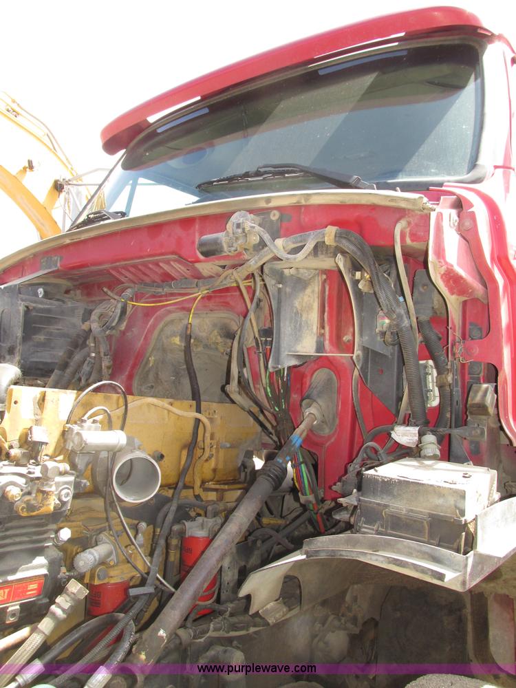 image for item G9998 2001 Sterling L9500 semi truck