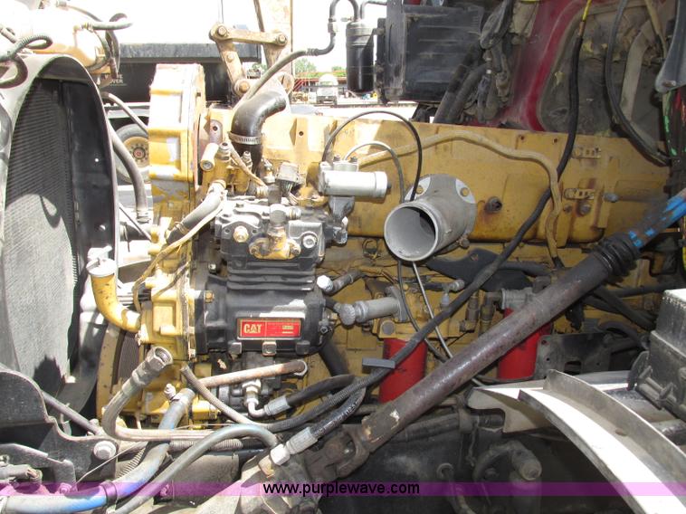 image for item G9998 2001 Sterling L9500 semi truck