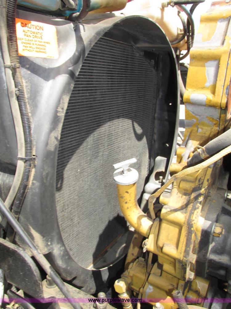 image for item G9998 2001 Sterling L9500 semi truck