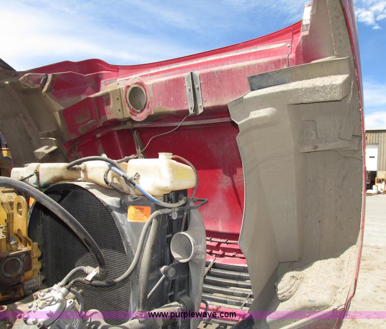 image for item G9998 2001 Sterling L9500 semi truck