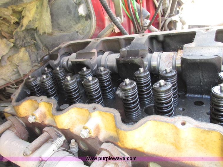 image for item G9998 2001 Sterling L9500 semi truck