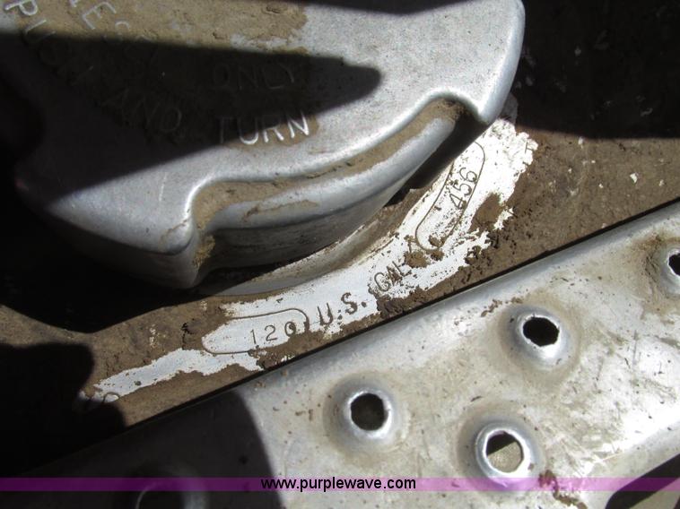 image for item G9998 2001 Sterling L9500 semi truck