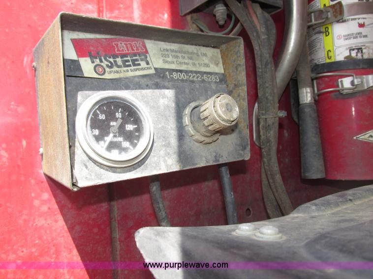 image for item G9998 2001 Sterling L9500 semi truck