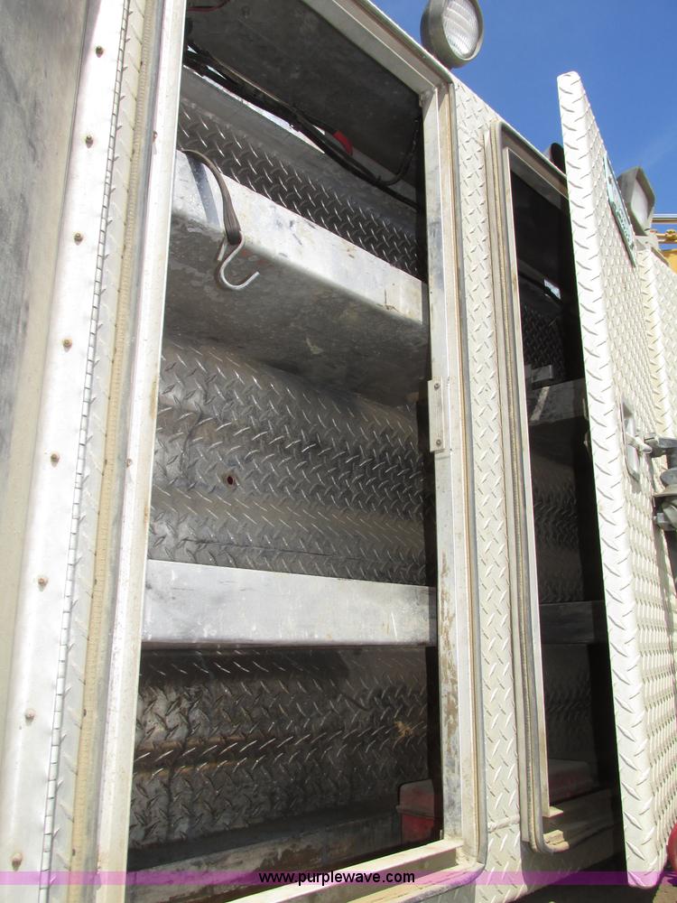 image for item G9998 2001 Sterling L9500 semi truck