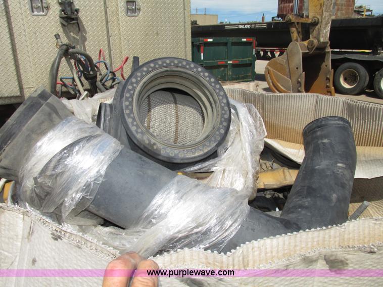 image for item G9998 2001 Sterling L9500 semi truck