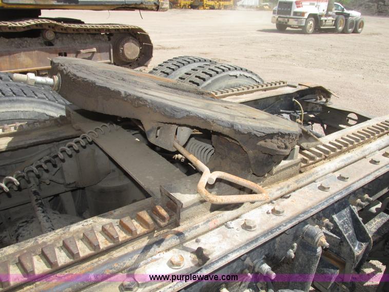 image for item G9998 2001 Sterling L9500 semi truck