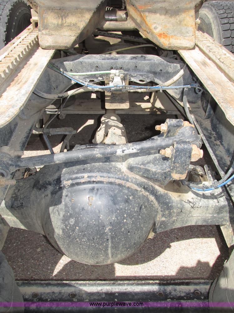 image for item G9998 2001 Sterling L9500 semi truck