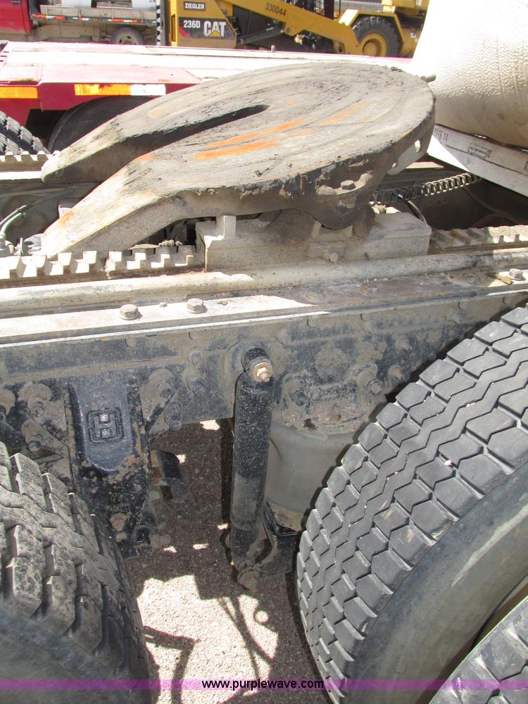 image for item G9998 2001 Sterling L9500 semi truck