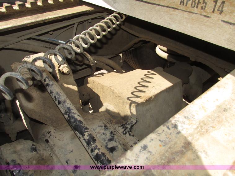 image for item G9998 2001 Sterling L9500 semi truck