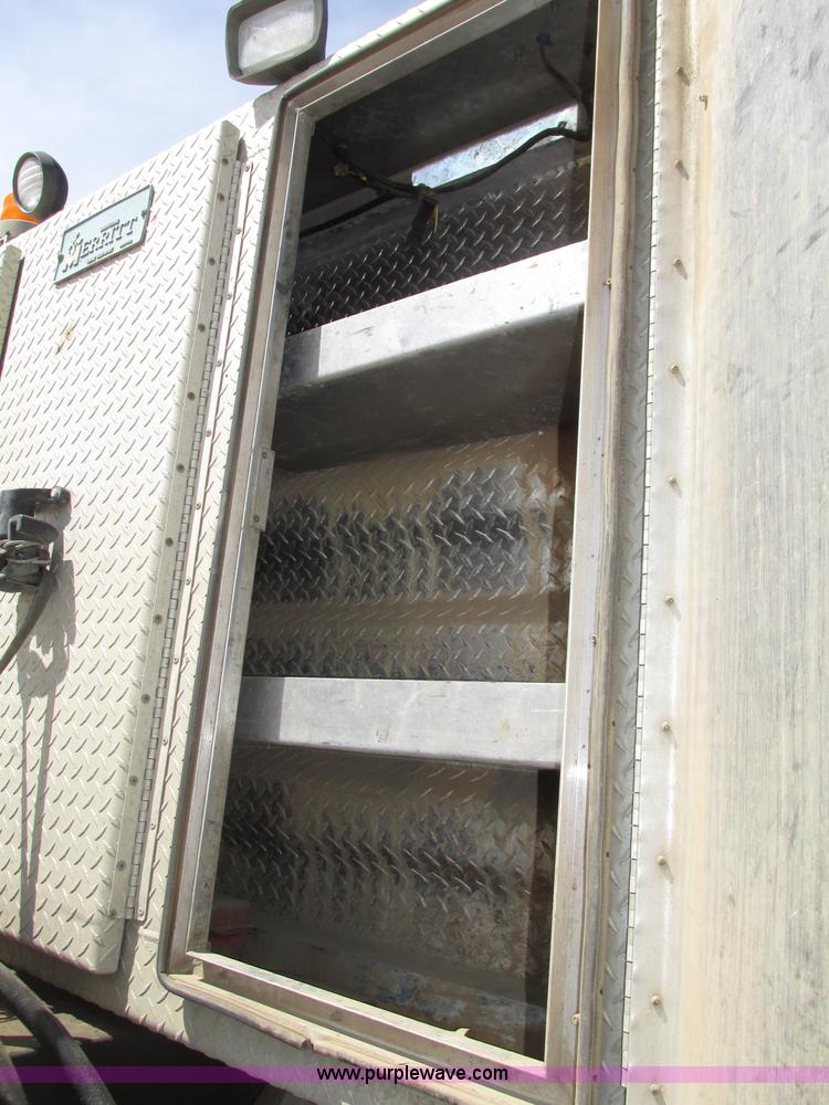 image for item G9998 2001 Sterling L9500 semi truck