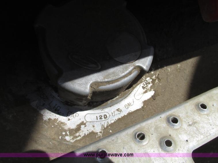 image for item G9998 2001 Sterling L9500 semi truck