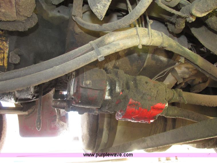 image for item G9998 2001 Sterling L9500 semi truck