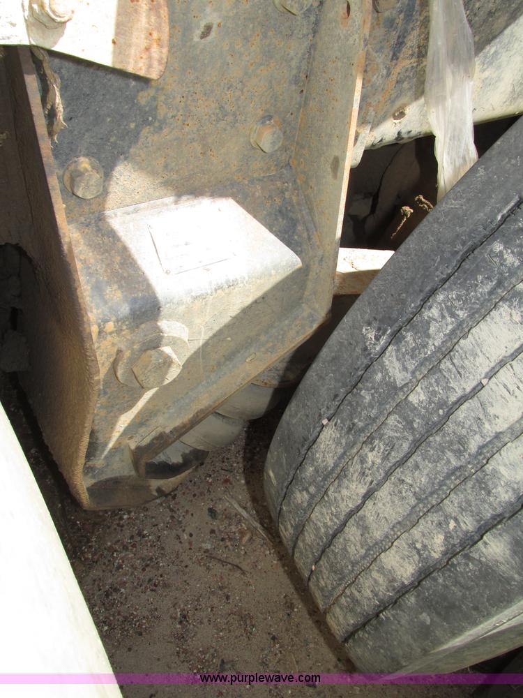 image for item G9998 2001 Sterling L9500 semi truck