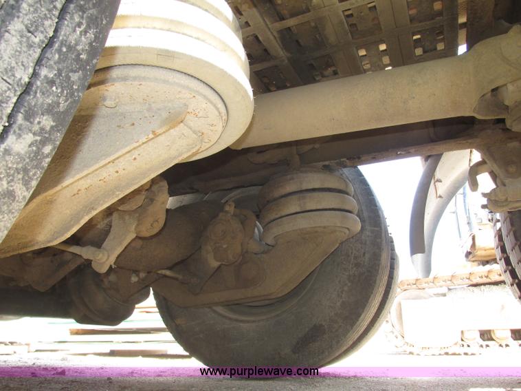 image for item G9998 2001 Sterling L9500 semi truck