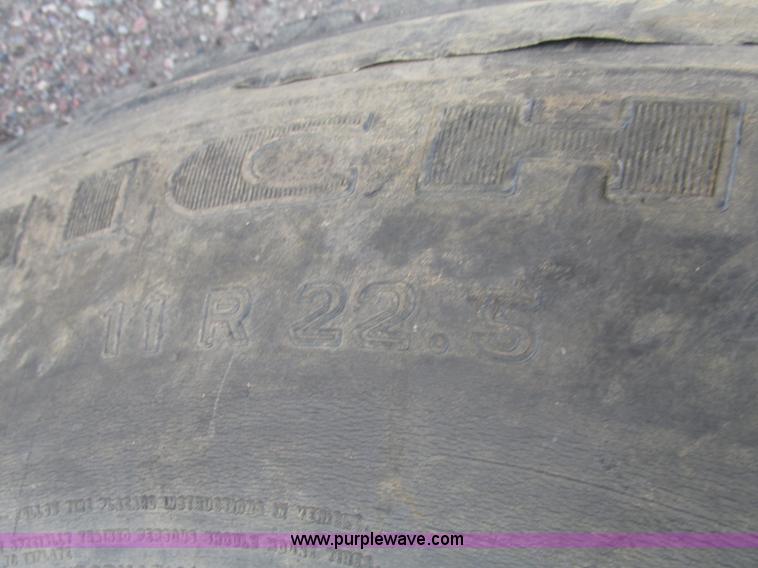 image for item G9998 2001 Sterling L9500 semi truck