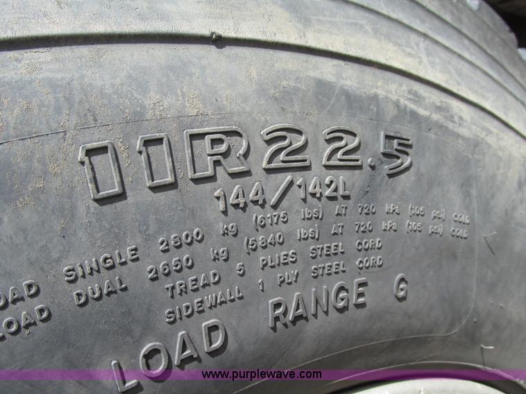 image for item G9998 2001 Sterling L9500 semi truck