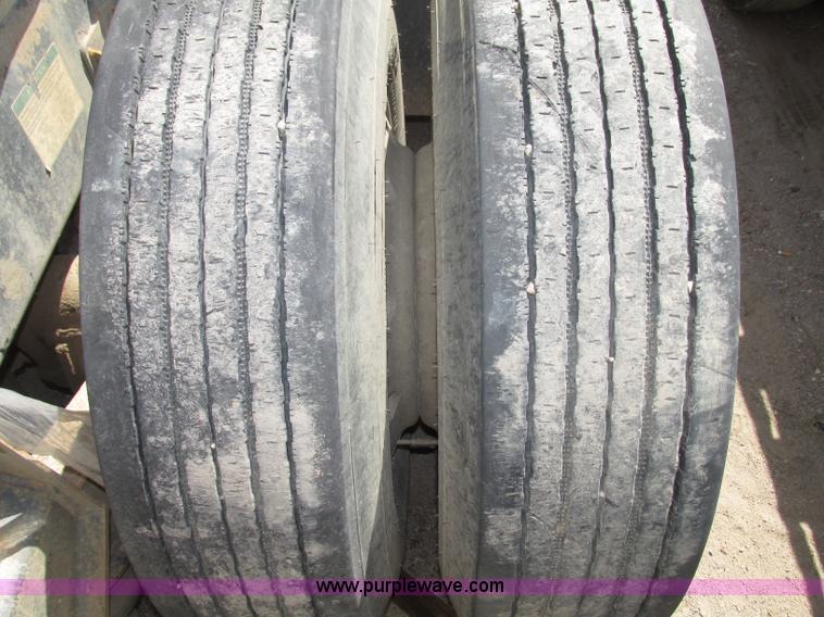 image for item G9998 2001 Sterling L9500 semi truck