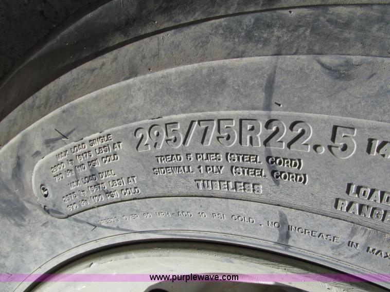 image for item G9998 2001 Sterling L9500 semi truck