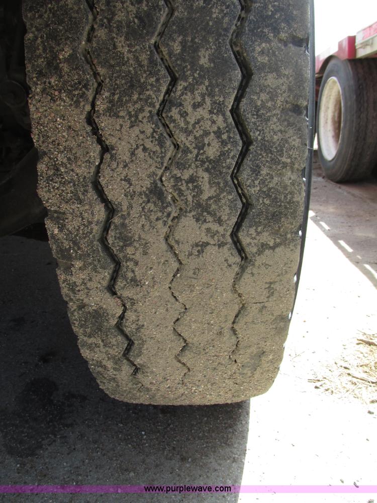 image for item G9998 2001 Sterling L9500 semi truck