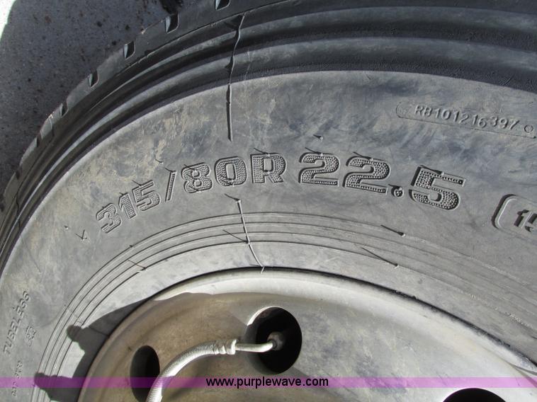 image for item G9998 2001 Sterling L9500 semi truck