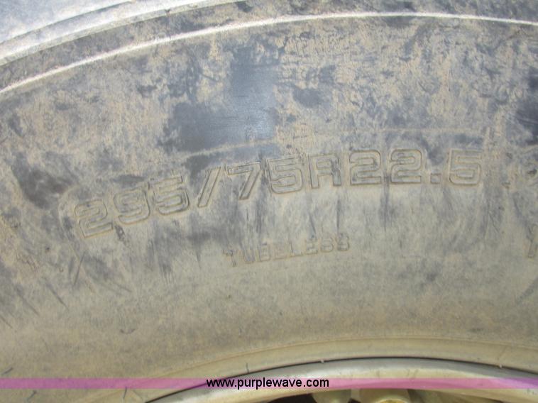 image for item G9998 2001 Sterling L9500 semi truck