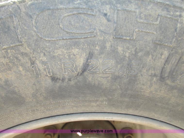 image for item G9998 2001 Sterling L9500 semi truck