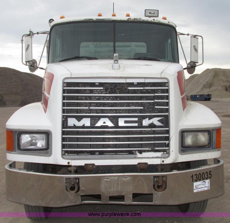 image for item G9999 1993 Mack CH613 semi truck