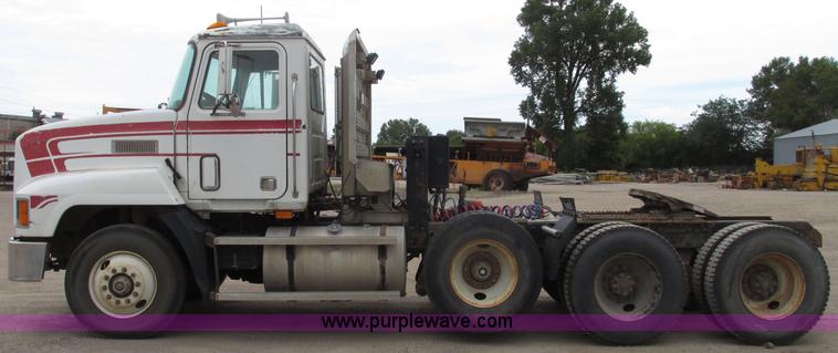 image for item G9999 1993 Mack CH613 semi truck