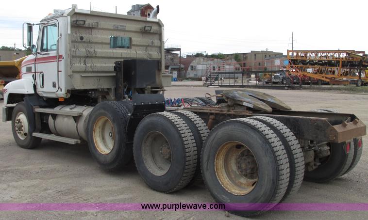 image for item G9999 1993 Mack CH613 semi truck