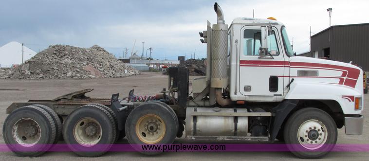 image for item G9999 1993 Mack CH613 semi truck