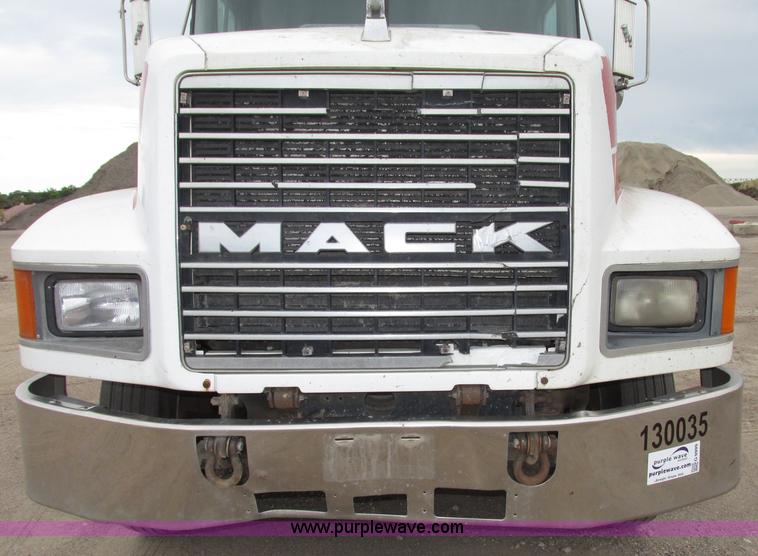 image for item G9999 1993 Mack CH613 semi truck