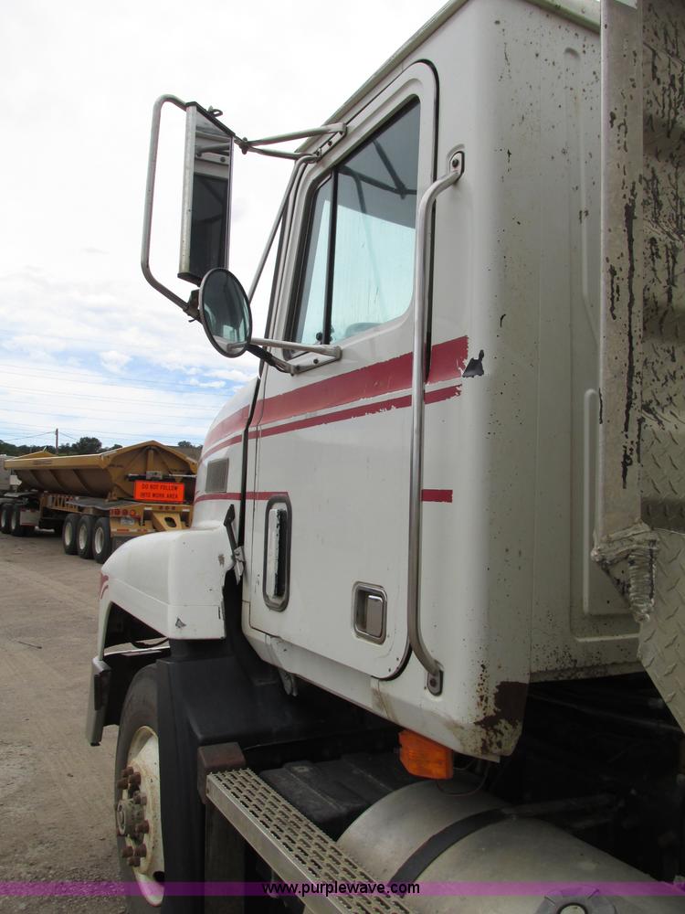 image for item G9999 1993 Mack CH613 semi truck
