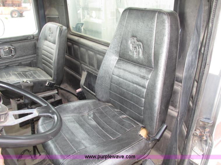 image for item G9999 1993 Mack CH613 semi truck