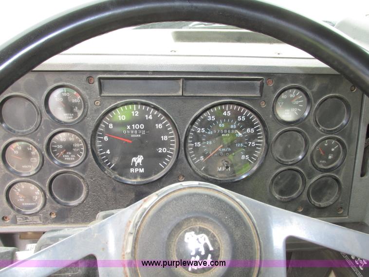 image for item G9999 1993 Mack CH613 semi truck