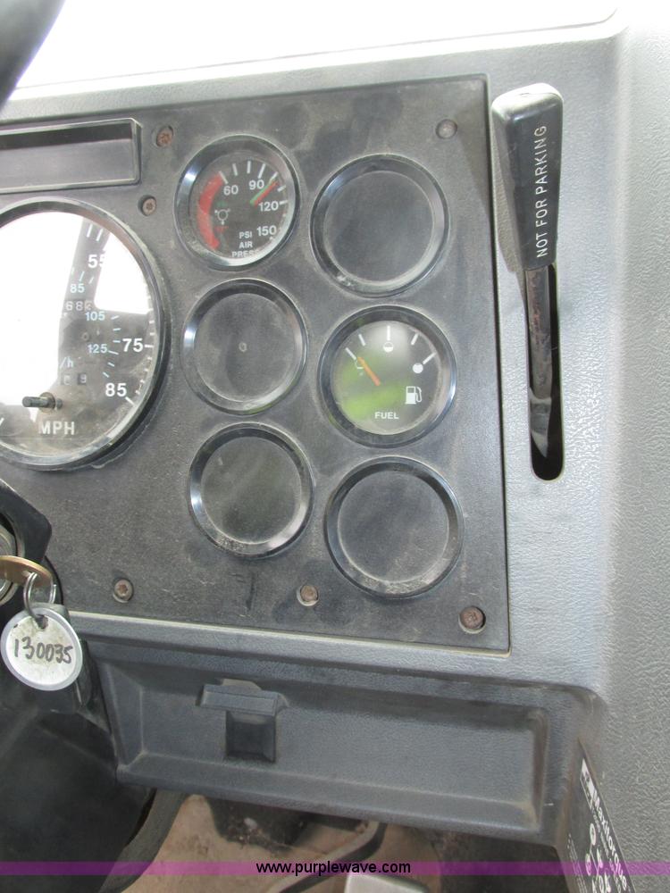 image for item G9999 1993 Mack CH613 semi truck